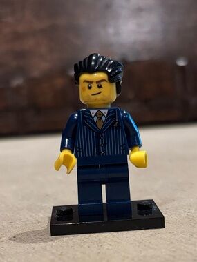 LEGO City Business Man Pinstriped Jacket & Gold Tie - Minifigure